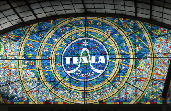 FRONT Tesla Radio vitraz v palaci svetozor