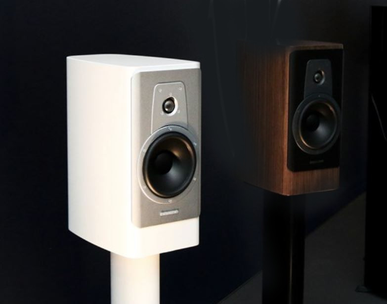 dynaudio-contour-20-vs-kef-reference-1